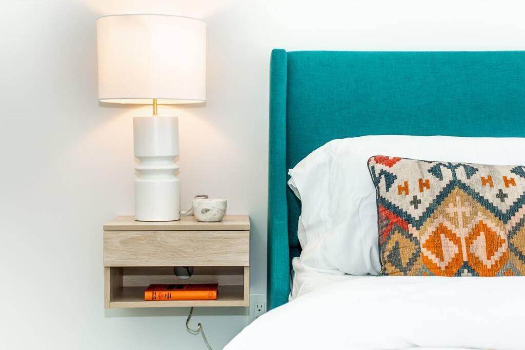 Modern Nordic Escape, 3Br Near Wem & Dt, Aircon & Fireplace, Wifi, Sleeps 6! Edmonton Ngoại thất bức ảnh