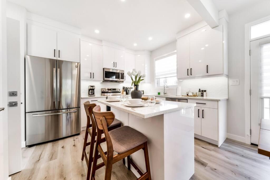 Modern Nordic Escape, 3Br Near Wem & Dt, Aircon & Fireplace, Wifi, Sleeps 6! Edmonton Ngoại thất bức ảnh