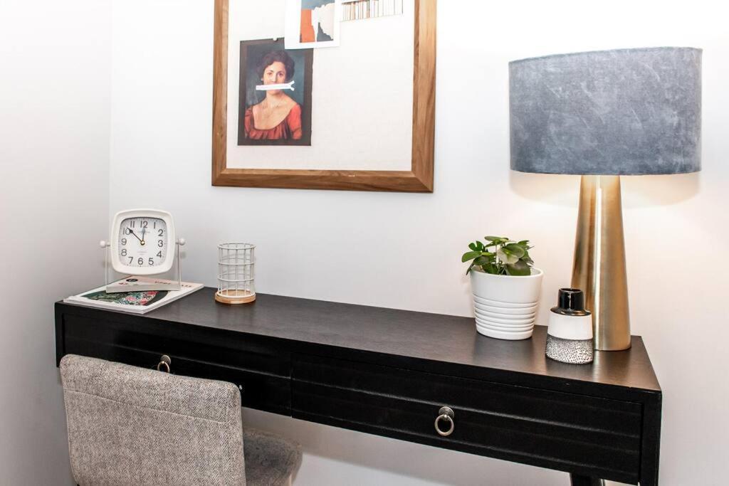 Modern Nordic Escape, 3Br Near Wem & Dt, Aircon & Fireplace, Wifi, Sleeps 6! Edmonton Ngoại thất bức ảnh
