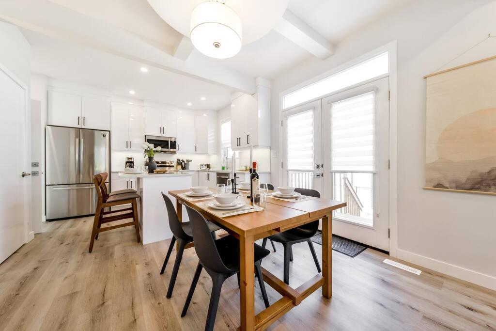 Modern Nordic Escape, 3Br Near Wem & Dt, Aircon & Fireplace, Wifi, Sleeps 6! Edmonton Ngoại thất bức ảnh