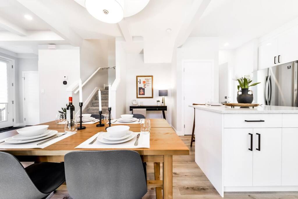 Modern Nordic Escape, 3Br Near Wem & Dt, Aircon & Fireplace, Wifi, Sleeps 6! Edmonton Ngoại thất bức ảnh