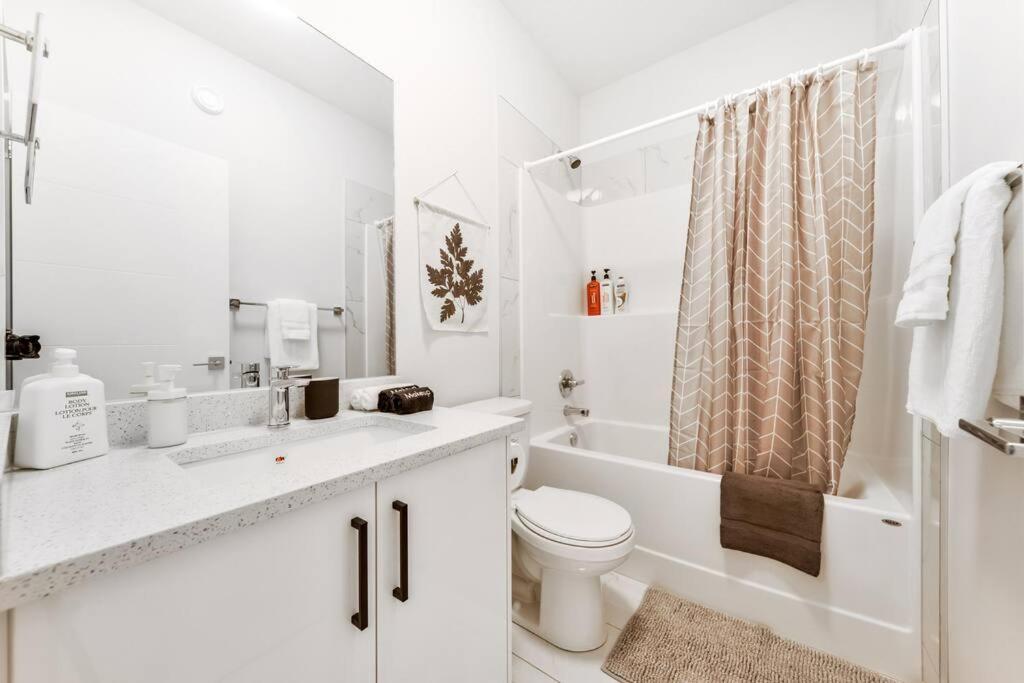 Modern Nordic Escape, 3Br Near Wem & Dt, Aircon & Fireplace, Wifi, Sleeps 6! Edmonton Ngoại thất bức ảnh