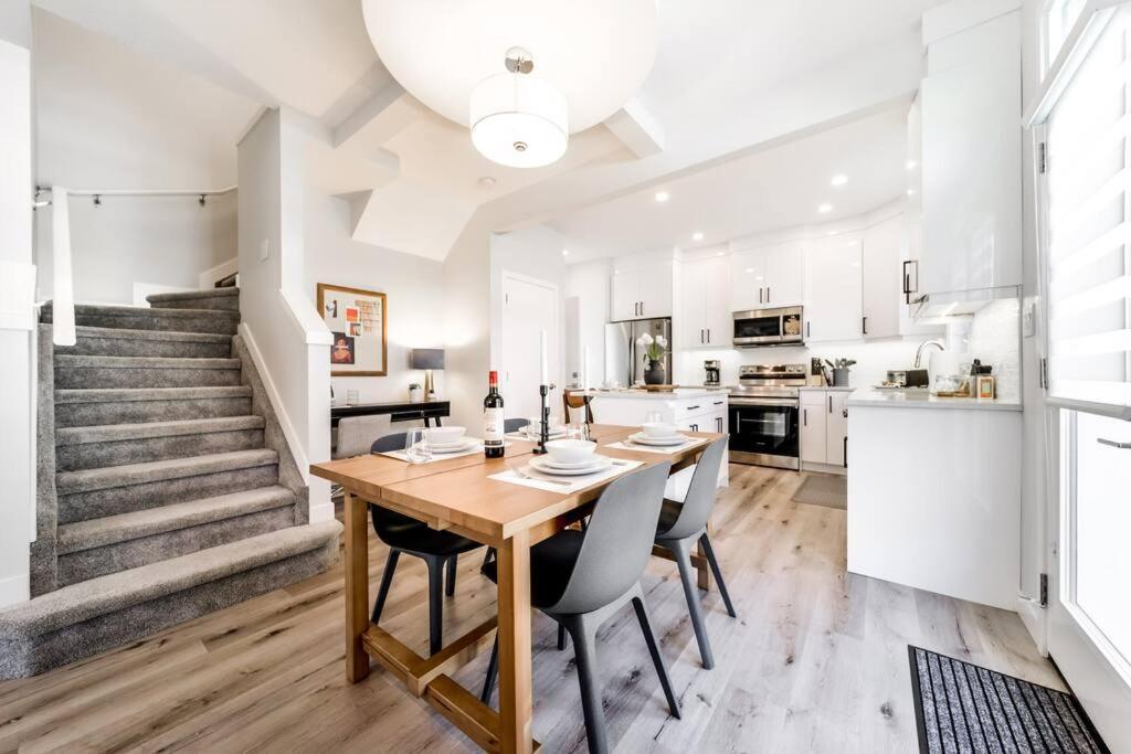 Modern Nordic Escape, 3Br Near Wem & Dt, Aircon & Fireplace, Wifi, Sleeps 6! Edmonton Ngoại thất bức ảnh